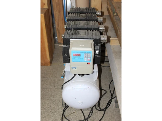 Compressor hbm h130412 120 lt. bouwjaar 2023. - afbeelding 2 van  3
