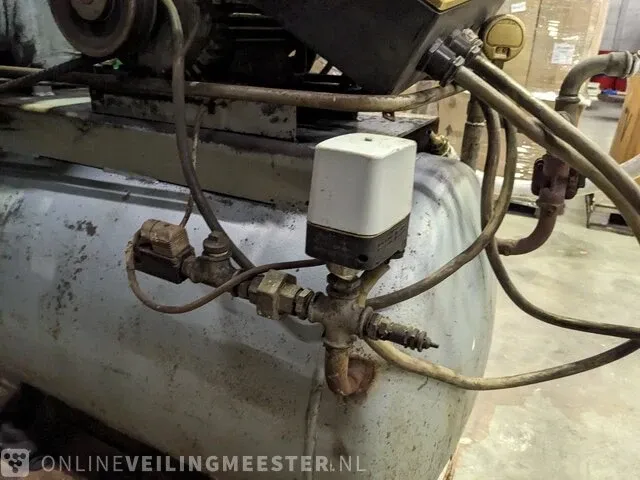Compressor met 2 cilinder grasso pomp - afbeelding 14 van  14
