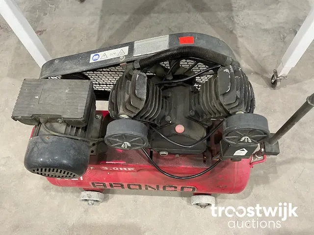Compressor met pneumatische gereedschappen - afbeelding 4 van  9