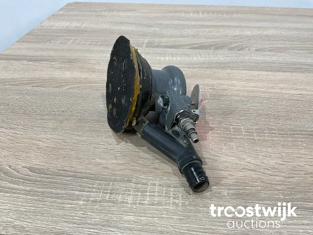 Compressor met pneumatische gereedschappen - afbeelding 7 van  9