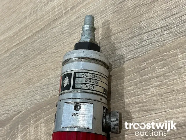 Compressor met pneumatische gereedschappen - afbeelding 9 van  9
