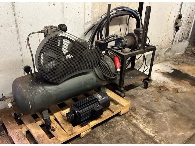 Compressor + pomp + elektromotor - afbeelding 1 van  5