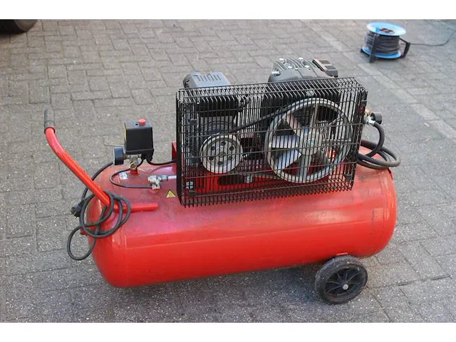 Compressor roda prof. met 100 liter drukvat. maximaal 11 bar. bouwjaar 2006. - afbeelding 2 van  3