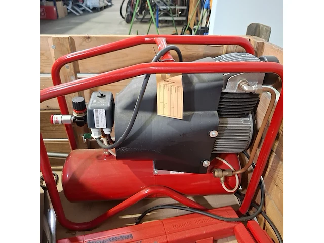 Compressor, stofzuiger en gereedschap - afbeelding 9 van  15