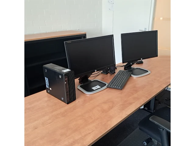 Computer inclusief 2 hp monitoren hp, prodesk 400 g7 & prodisplay p221 - afbeelding 1 van  8