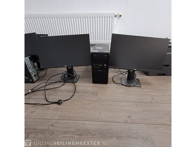 Computer met 2x beeldscherm coolermaster, dell - afbeelding 1 van  8