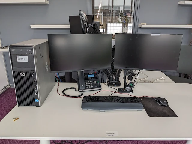 Computer met 2x monitor hp, z400 - afbeelding 1 van  8