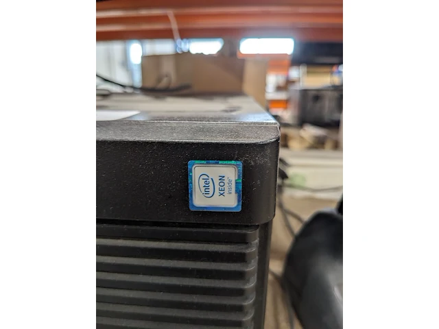 Computer met beeldscherm en handscanner hp, z440 - afbeelding 3 van  6