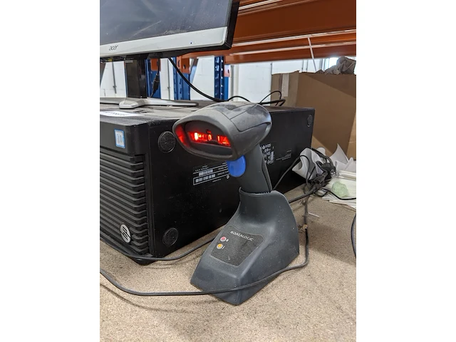 Computer met beeldscherm en handscanner hp, z440 - afbeelding 5 van  6