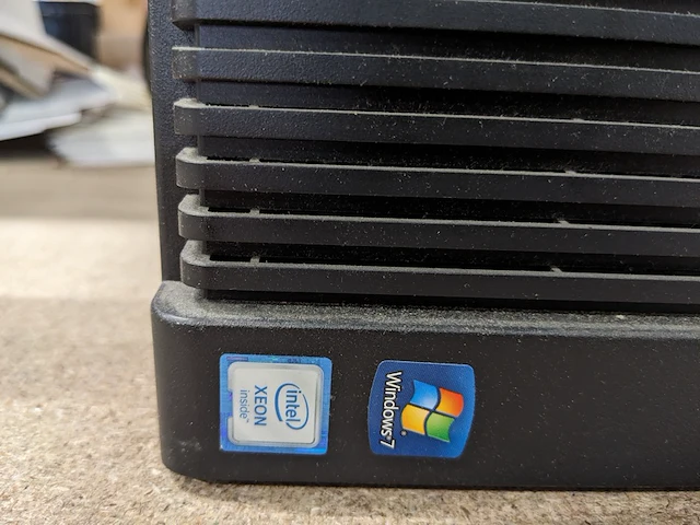 Computer met beeldscherm en handscanner hp, z440 - afbeelding 3 van  8