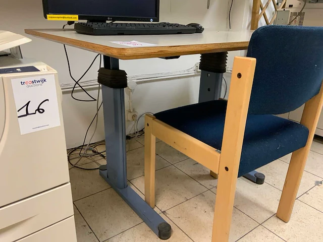 Computertafel en stoelen (2x) - afbeelding 11 van  11