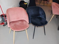 Conferentieopstelling bestaande uit 10 tafels 67 x 110 x 74 cm en 14 gestoffeerde kuipstoelen in 2 kleuren ... - afbeelding 3 van  5
