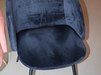 Conferentieopstelling bestaande uit 10 tafels 67 x 110 x 74 cm en 14 gestoffeerde kuipstoelen in 2 kleuren ... - afbeelding 5 van  5