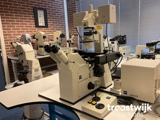 Confocal laser scanning microscoop - afbeelding 1 van  15