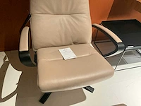 Conform style relaxfauteuil inclusief ottoman - afbeelding 10 van  12