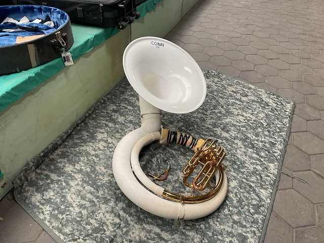 Conn sousaphone - afbeelding 1 van  8