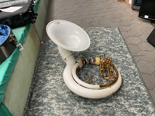 Conn sousaphone - afbeelding 2 van  8