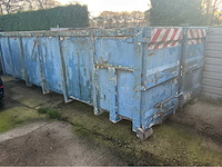 Container blauw met slechte bodem afzet afvalcontainer - afbeelding 3 van  5