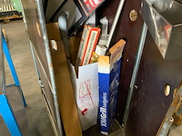 Container met auto accessoires - afbeelding 3 van  3