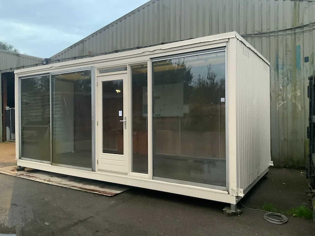 Container unit met glazen wand - afbeelding 1 van  5