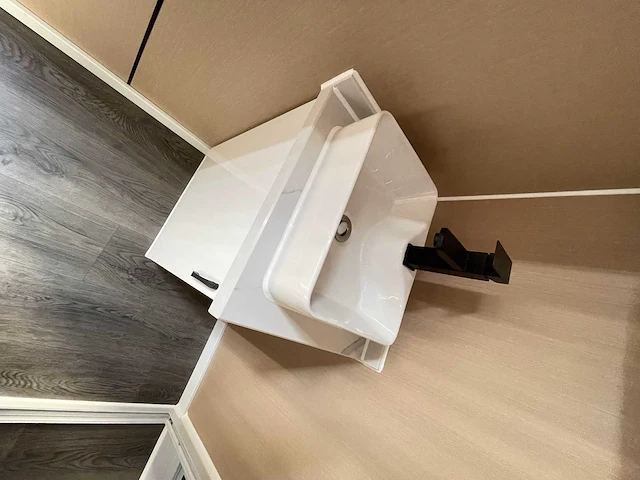 Containerwoning / container unit 40 ft hq / 12 m tiny house enkele woning met apparte slaapkamer - afbeelding 16 van  26