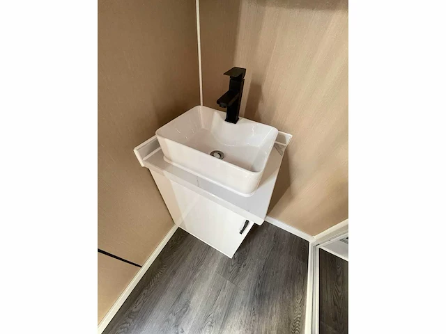 Containerwoning / container unit 40 ft hq / 12 m tiny house enkele woning met apparte slaapkamer - afbeelding 2 van  25