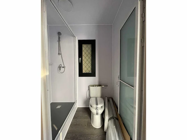 Containerwoning / container unit 40 ft hq / 12 m tiny house enkele woning met apparte slaapkamer - afbeelding 3 van  25