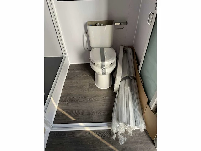 Containerwoning / container unit 40 ft hq / 12 m tiny house enkele woning met apparte slaapkamer - afbeelding 5 van  25