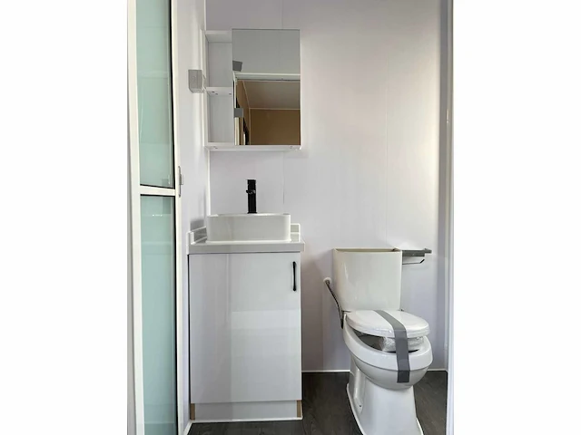 Containerwoning / container unit 40 ft hq / 12 m tiny house trio woning - afbeelding 17 van  45