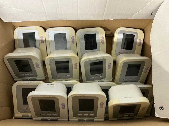 Contec - box met automatische bloeddrukmeters - afbeelding 1 van  2