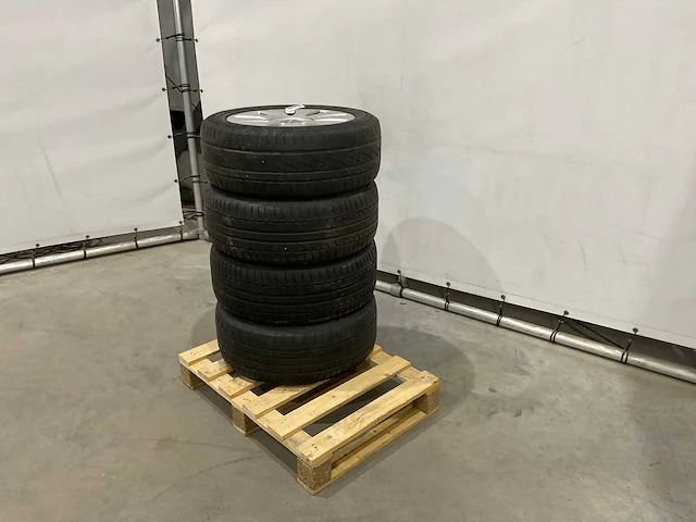 Continentaal premium contact autoband audi a4 (4x) - afbeelding 1 van  7