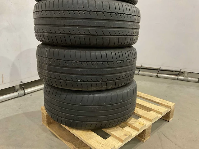 Continentaal premium contact autoband audi a4 (4x) - afbeelding 7 van  7