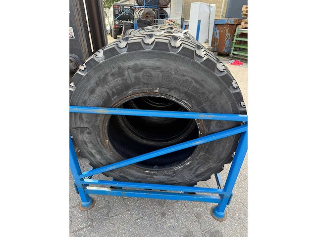 Continental - vrachtwagenband - afbeelding 1 van  6