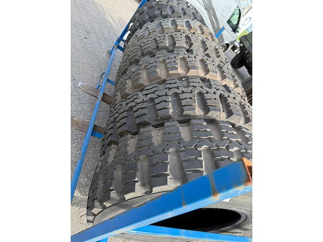 Continental - vrachtwagenband - afbeelding 5 van  6