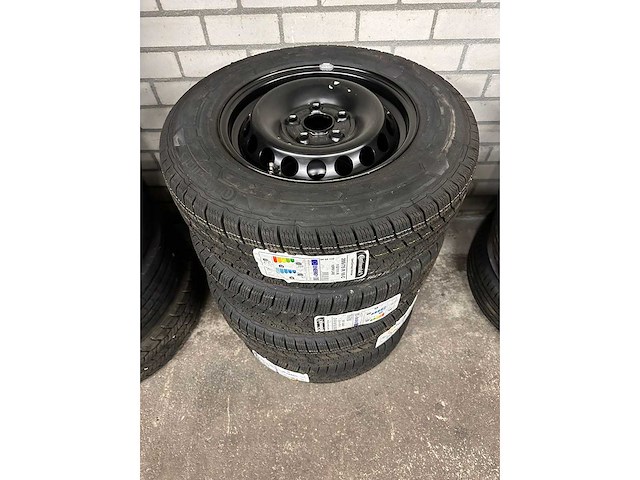 Contintal - 205/75 16c - autobanden - afbeelding 2 van  4