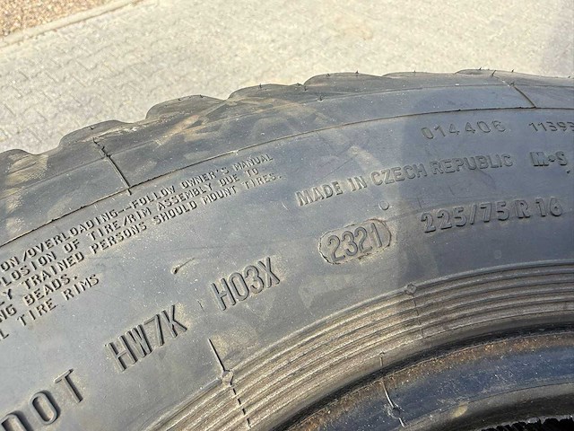 Contintal - autoband 225/75 16 - afbeelding 2 van  5