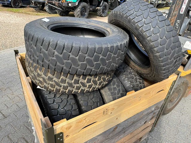 Contintal - autoband 225/75 16 - afbeelding 5 van  5