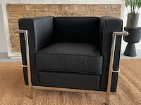 Corbusier lc2 fauteuil in echt zwart leder, zwart / chroom, bouwjaar 2022 - afbeelding 2 van  6