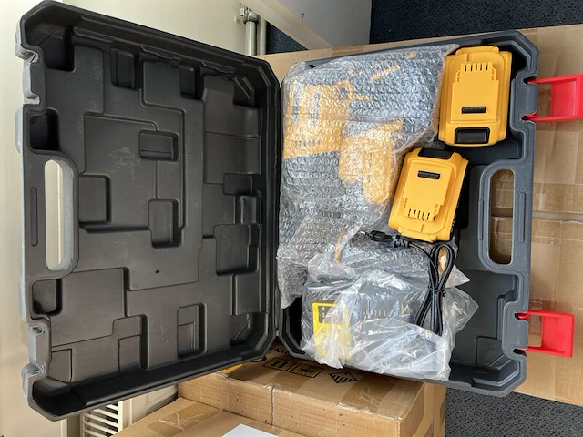 Cordless brushless rotary hammer, sanderz, 2x 18v 4ah, geel dwlt lijn, 2025 - afbeelding 1 van  1