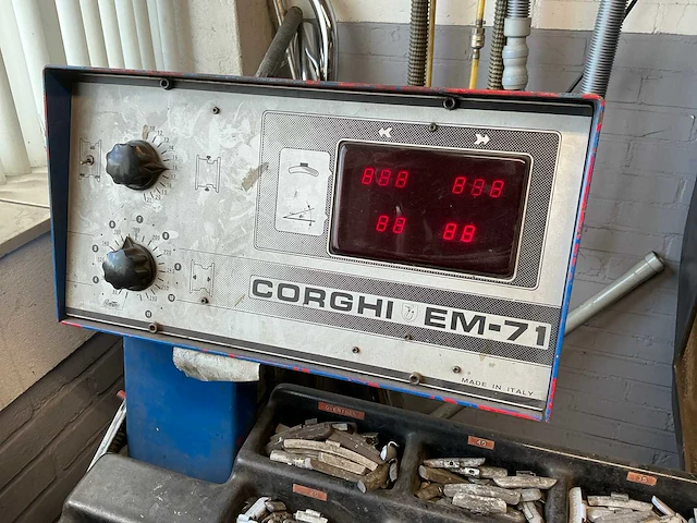 Corghi em71 banden balanceerapparaat - afbeelding 7 van  9