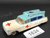 Corgi toys superior ambulance - afbeelding 1 van  3
