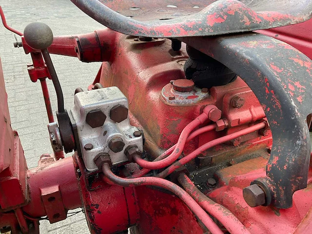 Cormick international farmall d-324 minitractor - afbeelding 12 van  18