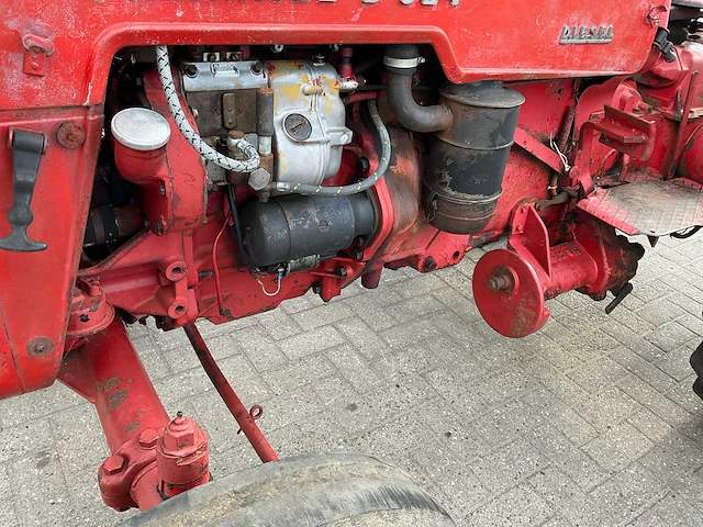 Cormick international farmall d-324 minitractor - afbeelding 17 van  18