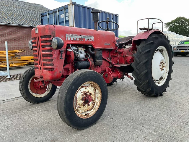 Cormick international farmall d-324 minitractor - afbeelding 1 van  18