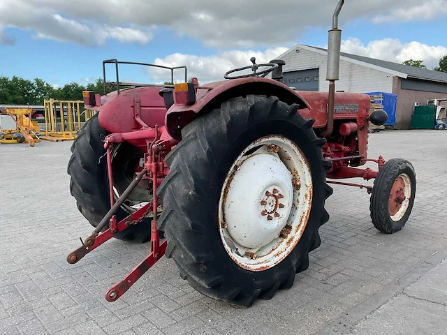 Cormick international farmall d-324 minitractor - afbeelding 4 van  18
