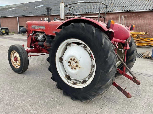 Cormick international farmall d-324 minitractor - afbeelding 5 van  18