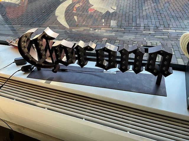Corona lichtreclame - afbeelding 2 van  3