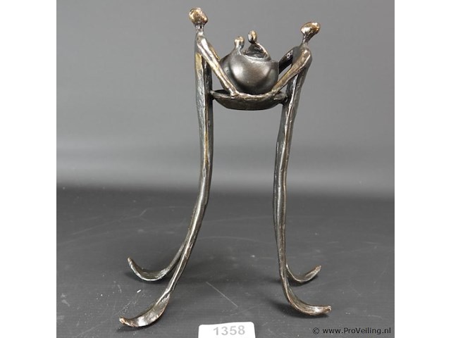 Corry ammerlaan bronzen beeld - afbeelding 1 van  5