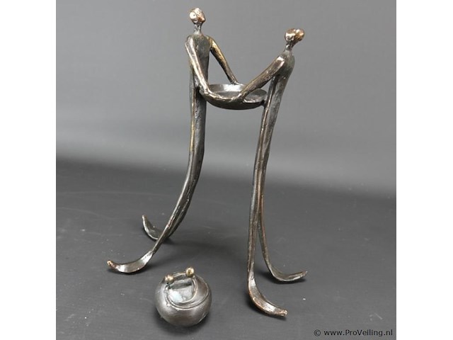 Corry ammerlaan bronzen beeld - afbeelding 3 van  5