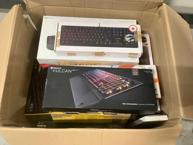 Corsair / logitech / razer - computer & gaming accessoires - 18 items - afbeelding 2 van  5
